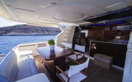 Ferretti Fly bridge 68ft